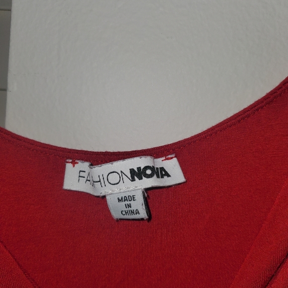 Your classic red dress - Picture 4 of 9